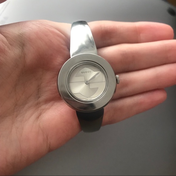 *SOLD* Authentic Gucci Silver Watch - Picture 6 of 9
